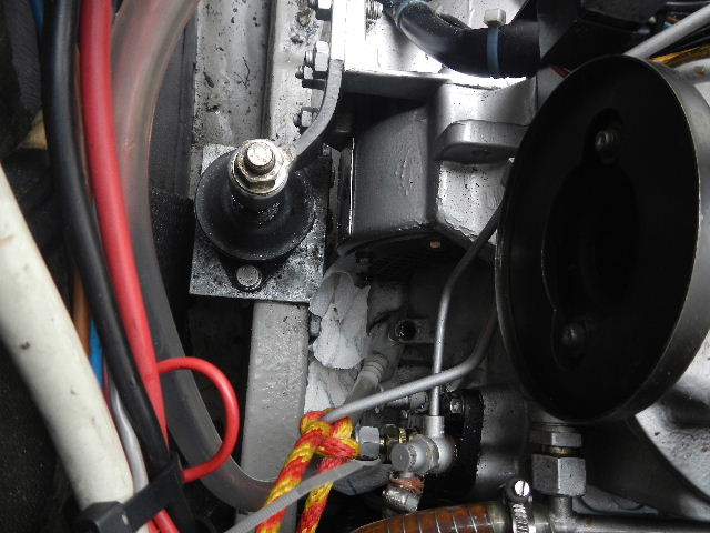 Füllschlauch - mit Bändsel befestigt