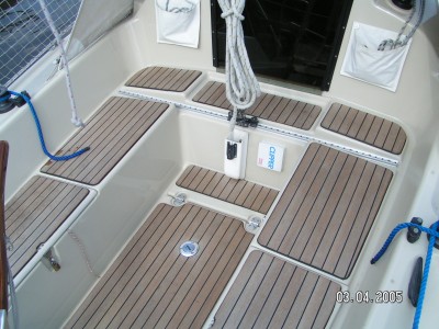 Dehlya 22 Cockpit mit  Teak ungerahmt 2.JPG