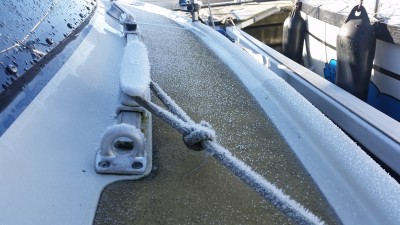 Der erste Nachtfrost am Tag vor dem Auskranen.