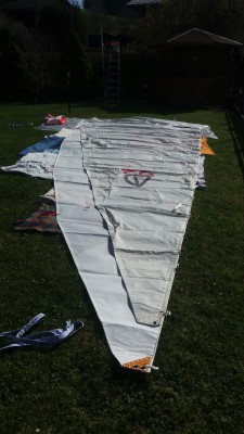 alt zu neu, allerdings ist das Alte schon recht zerknittert aufgelegen.. aber der Unterschiede ist doch gut erkennbar.